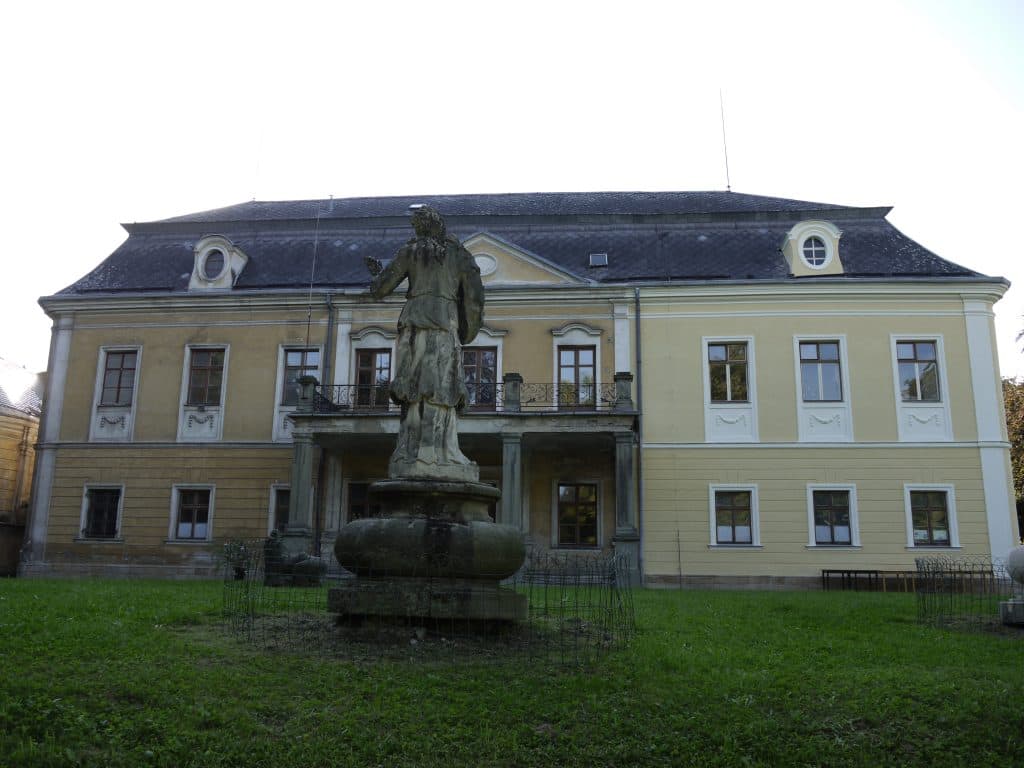 Paskovský zámek